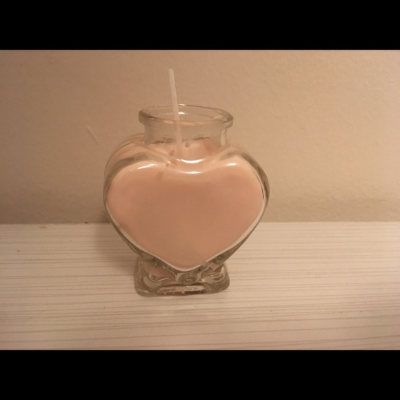 Strawberry scented relaxation heart shaped candle - Picture 1 of 3